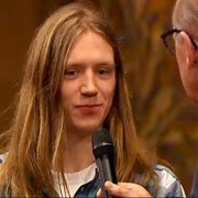 Randy van Halen, winnaar van het Groot Dictee in 2014, wordt geïnterviewd door Philip Freriks.
